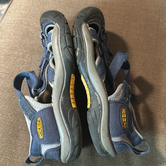 Boys keen sandals - size 3 - Picture 4 of 6